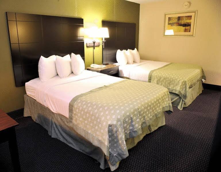 Ramada By Wyndham Newburgh/West Point Otel Dış mekan fotoğraf