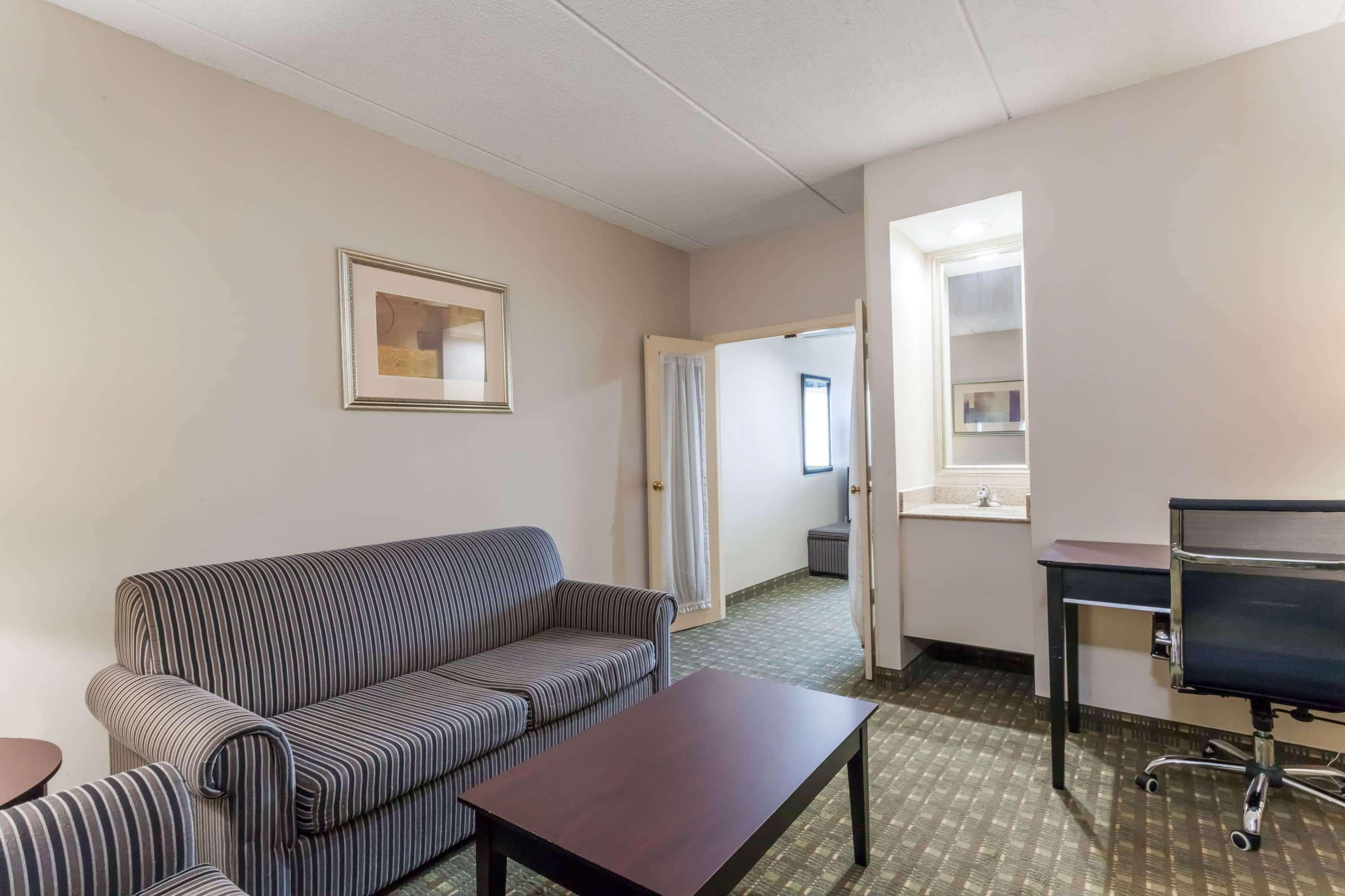 Ramada By Wyndham Newburgh/West Point Otel Dış mekan fotoğraf